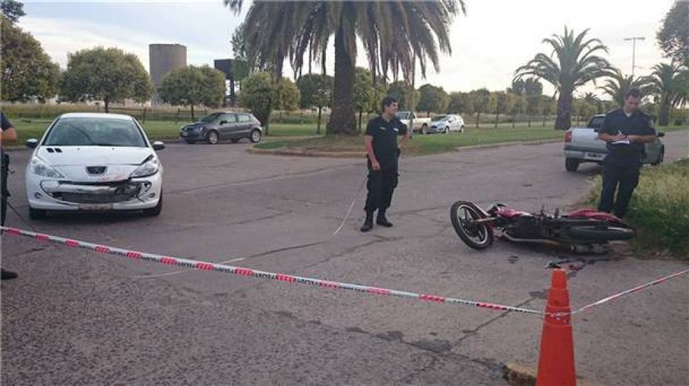 Un auto y una moto colisionaron en 25 de Mayo y Quintana