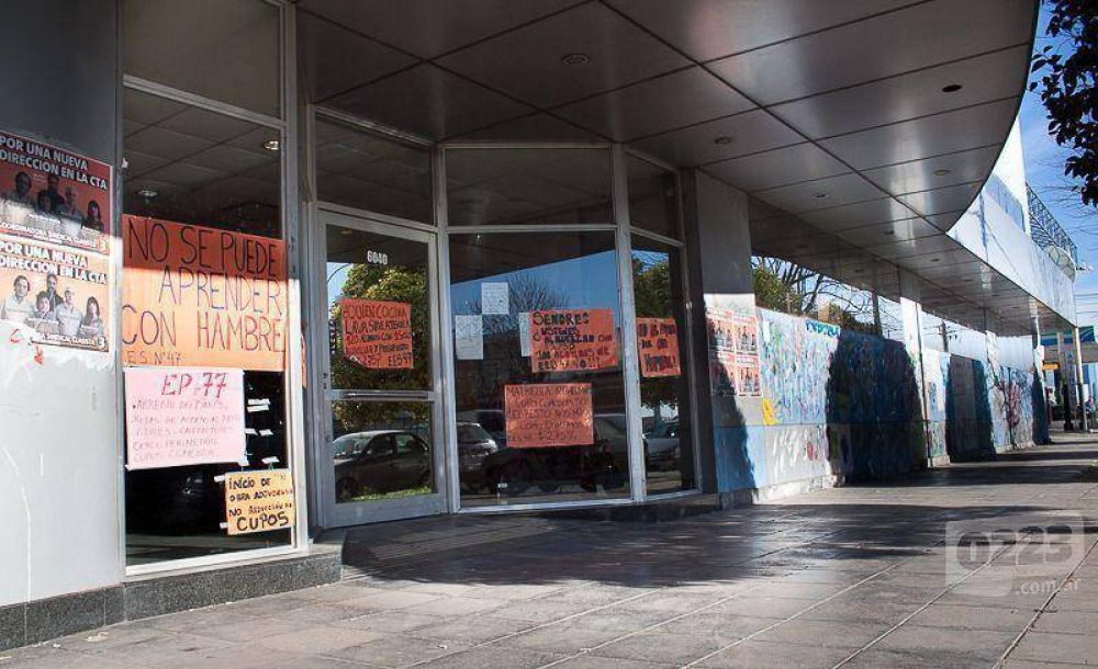 Administrativos del Consejo Escolar reclaman un compensatorio de $900