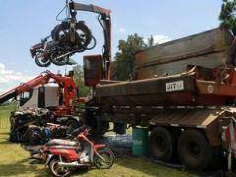 Comenzaron a compactar las motos secuestradas no reclamadas 