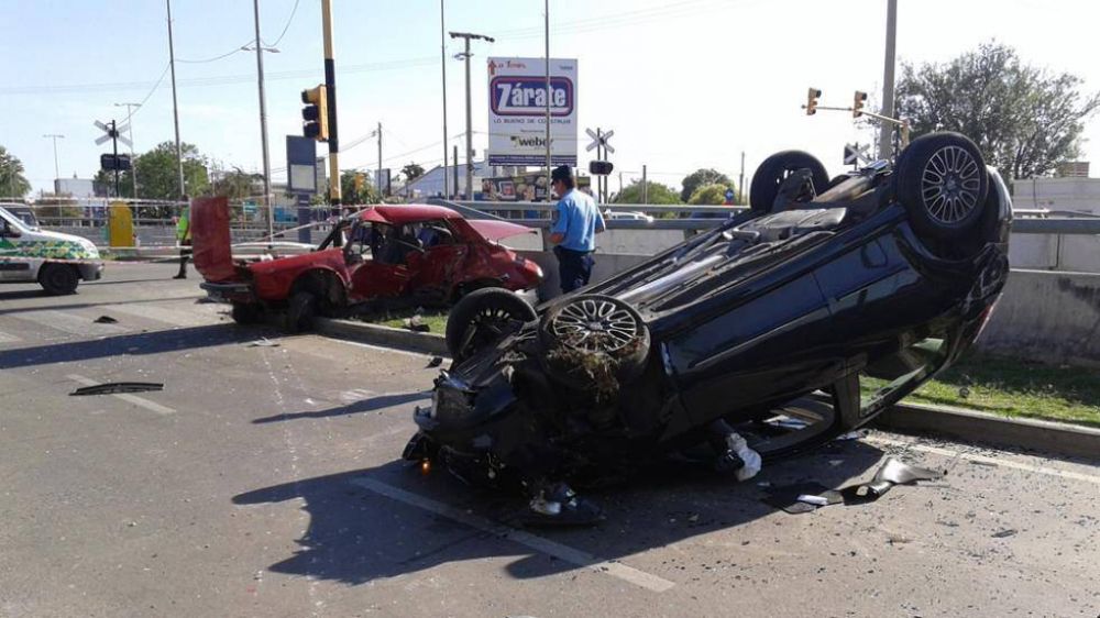 Impactante choque dej� heridos en el nudo vial de Carde�osa