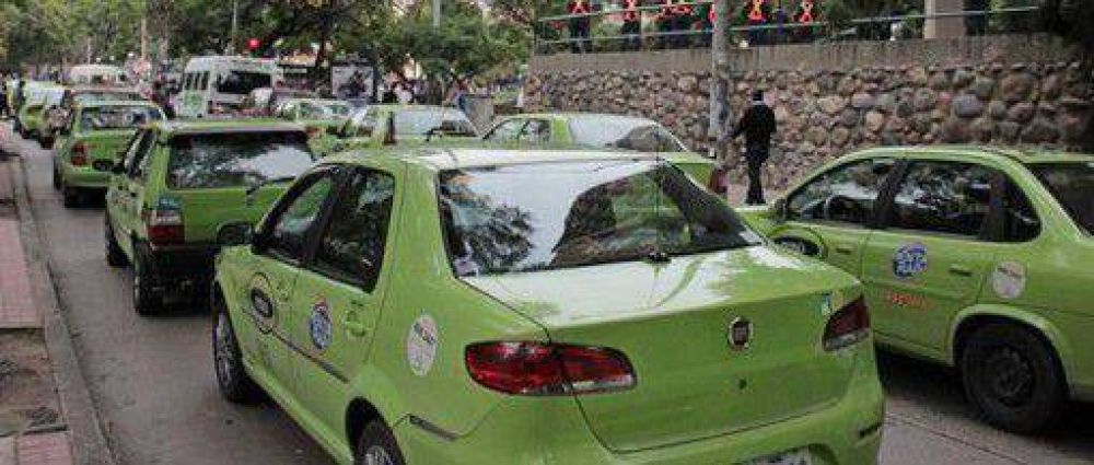 Remiseros paran el lunes por reformas �negativas� en ordenanza