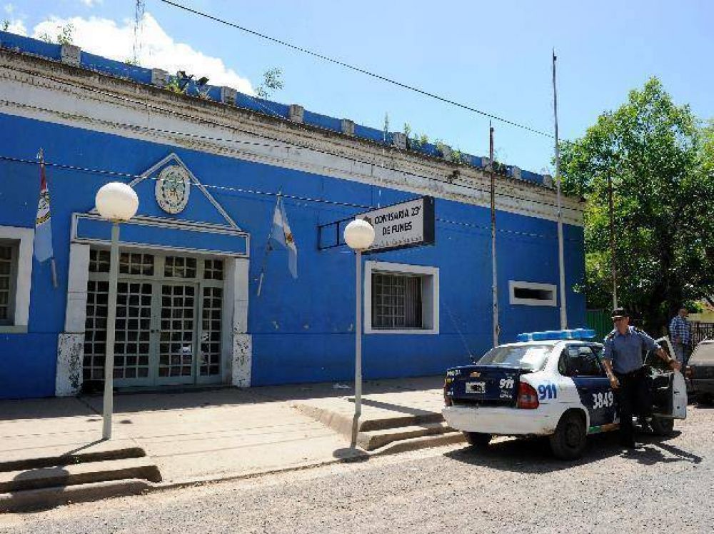 Tres ladrones golpearon a un hombre y le robaron cuatro armas de fuego, dos televisores y dinero