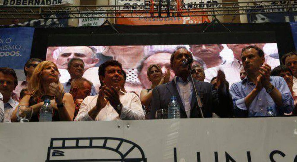 Mussi y otros intendentes furiosos con Espinoza porque convirti� un acto del PJ en un aval a Scioli