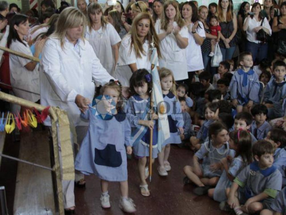 El Jard�n 905 celebr� medio siglo en pos de la educaci�n