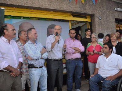 El Pro inaugur� dos locales en Lan�s
