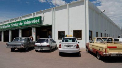 Para tener el veh�culo listo en las vacaciones, unos 500 bahienses por d�a van a hacer la VTV