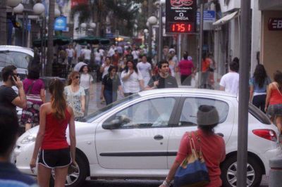 Tarjetas de cr�dito: multan a locales por el cobro de 