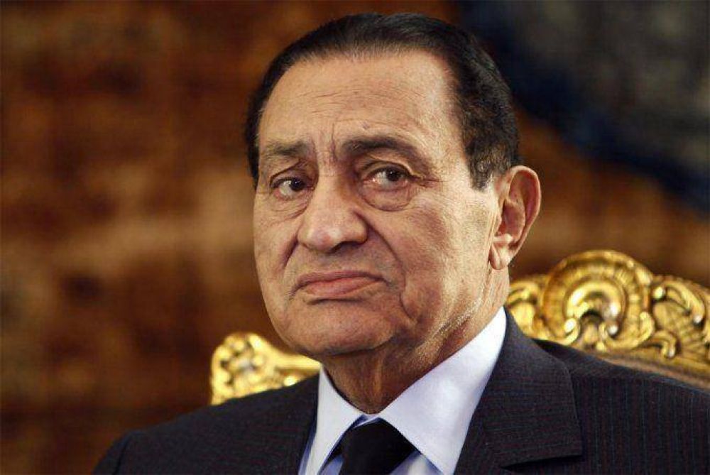 Absolvieron al ex presidente egipcio por ordenar la muerte de 239 personas