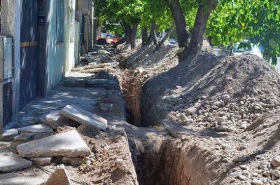 Obra de cloacas en la calle C�rdoba