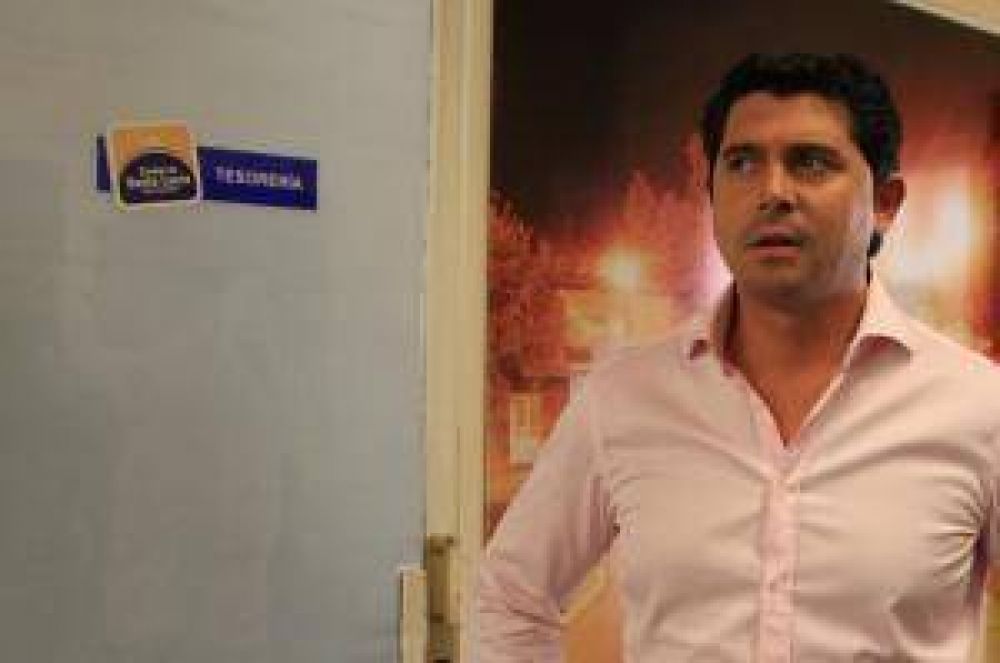 Gran robo en el municipio de Santa Luc�a: cae un empleado