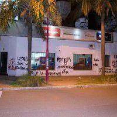 El Movimiento Evita atac� en Resistencia al banco HSBC y Cablevisi�n
