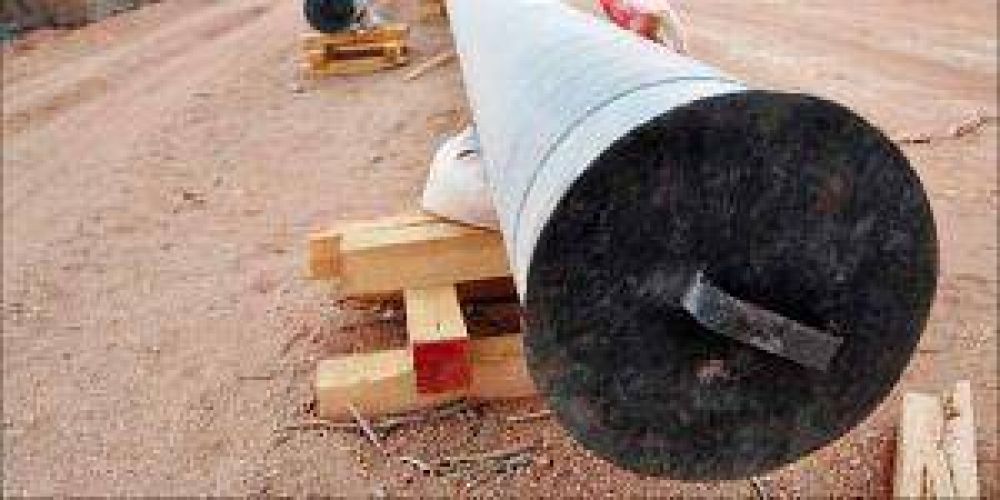 Entregan los ca�os para el Gasoducto