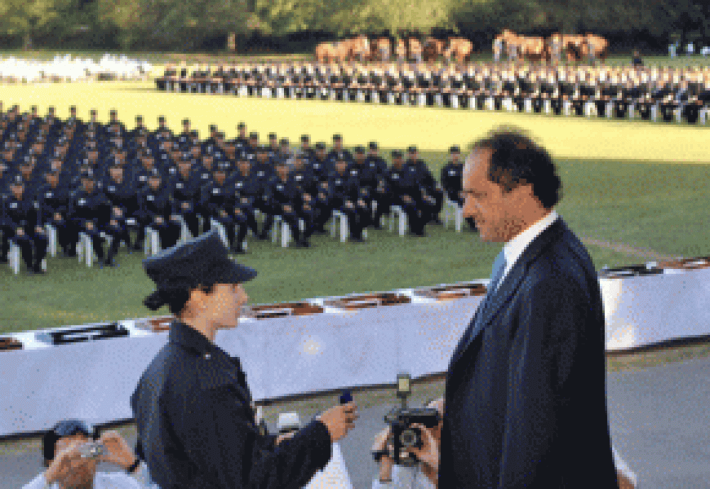Guacone presente en la ceremonia de egreso de oficiales de Polic�a