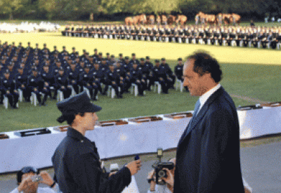 Guacone presente en la ceremonia de egreso de oficiales de Polic�a