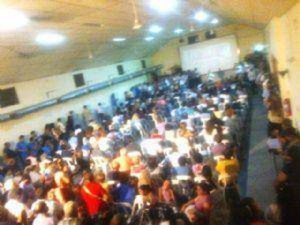 Sin Florencio Randazzo se realiz� el acto en el club Atlanta