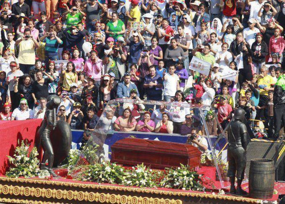 El �ltimo adi�s: M�xico despidi� a Chespirito en el Estadio Azteca