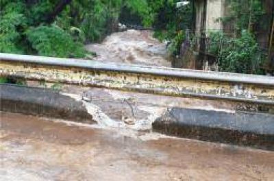 Un cami�n cay� a un afluente del Vicario y los vecinos exigen el entubamiento del cauce