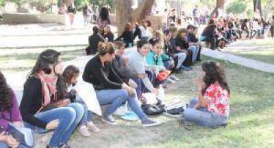 Promesas y nervios entre los pap�s de los alumnos