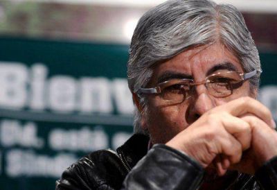Moyano a Kicillof por Ganancias: ��Por qu� no donan la mitad de sus sueldos?�