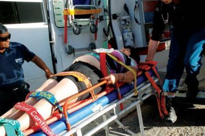 Hieren de bala en la espalda a una mujer