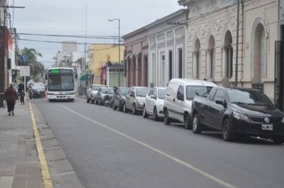 En corredores prioritarios, se estaciona en la izquierda