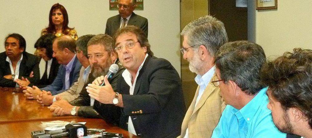 LA UCR DENUNCIA SOBREPRECIO EN LA CONSTRUCCI�N DE LA RUTA NACIONAL N�9