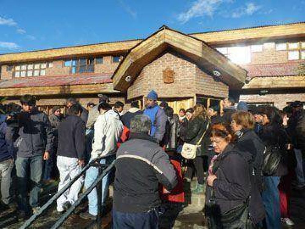 Municipales de Ro Turbio aceptan oferta salarial y levantan el paro