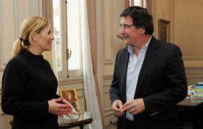 Visitas de Sileoni y De Luc�a