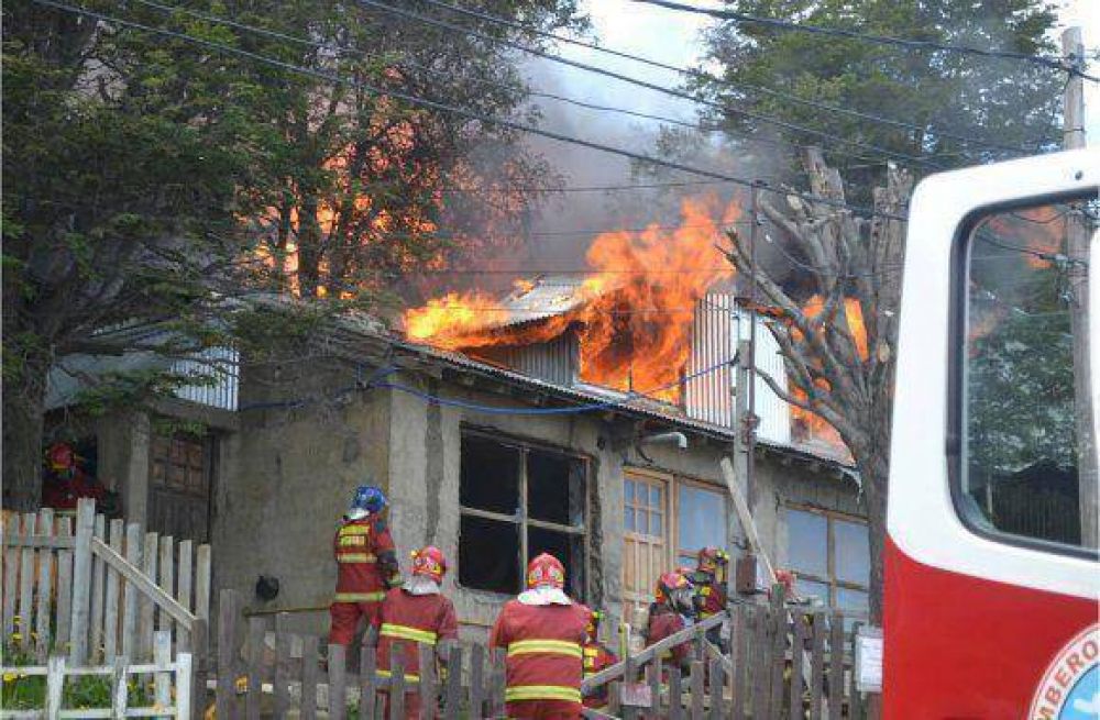 Dantesco incendio consumi� tres casas que se encontraban en el mismo predio