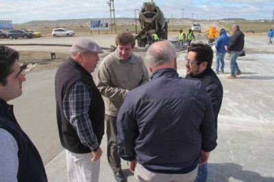 Melella recorri� la obra de construcci�n del nuevo acceso a la zona de la margen sur