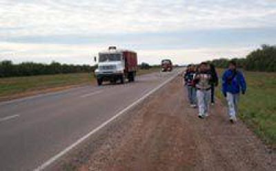 Previenen a conductores por la presencia de peregrinos en las rutas 