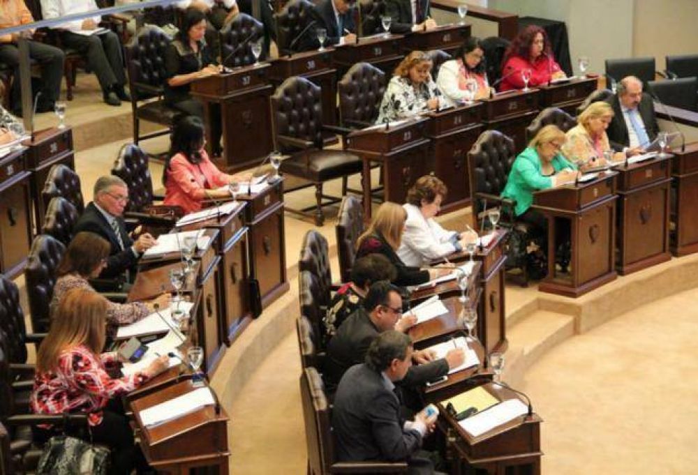 Unos $ 6 mil millones del Presupuesto, en educaci�n