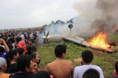 Mueren cuatro personas al caer una avioneta en Bolivia