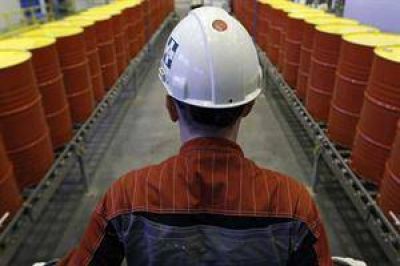 Impacto para la econom�a global: el crudo, en su nivel m�s bajo en 5 a�os