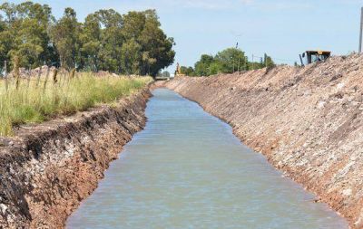 Avanza la construcci�n de un nuevo canal de defensa hidr�ulica