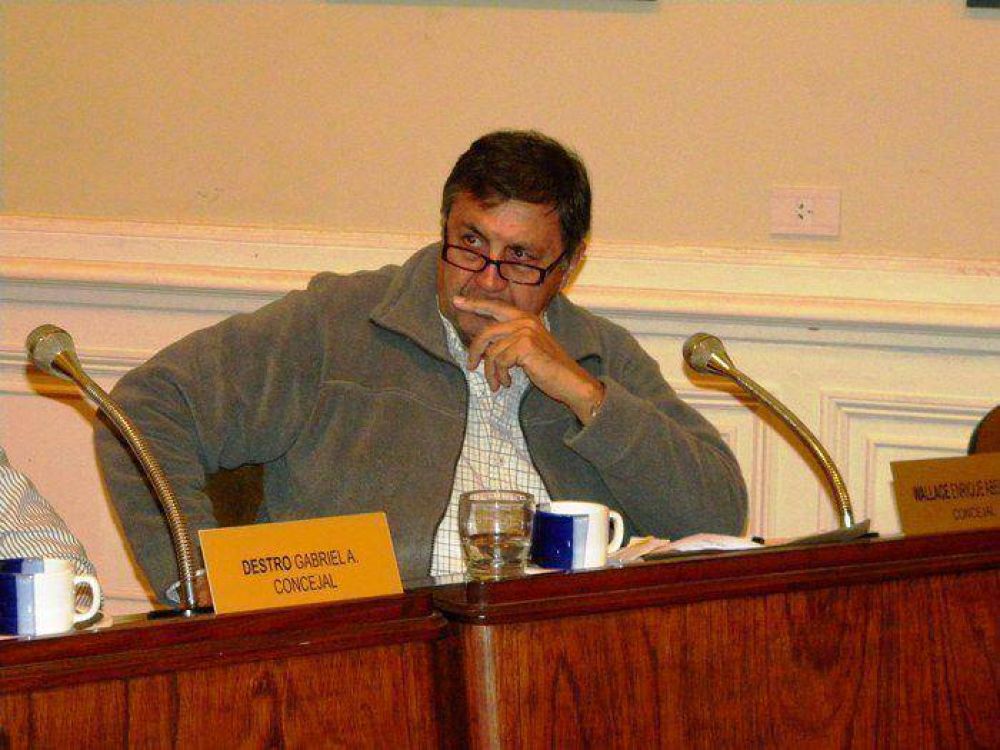Enrique Wallace Concejal del FR adelant� la aprobaci�n al aumento de tasas municipales
