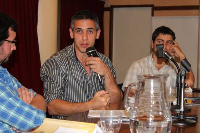 Resumen de la Conferencia �Francisco, entre la Argentina y la crisis mundial�