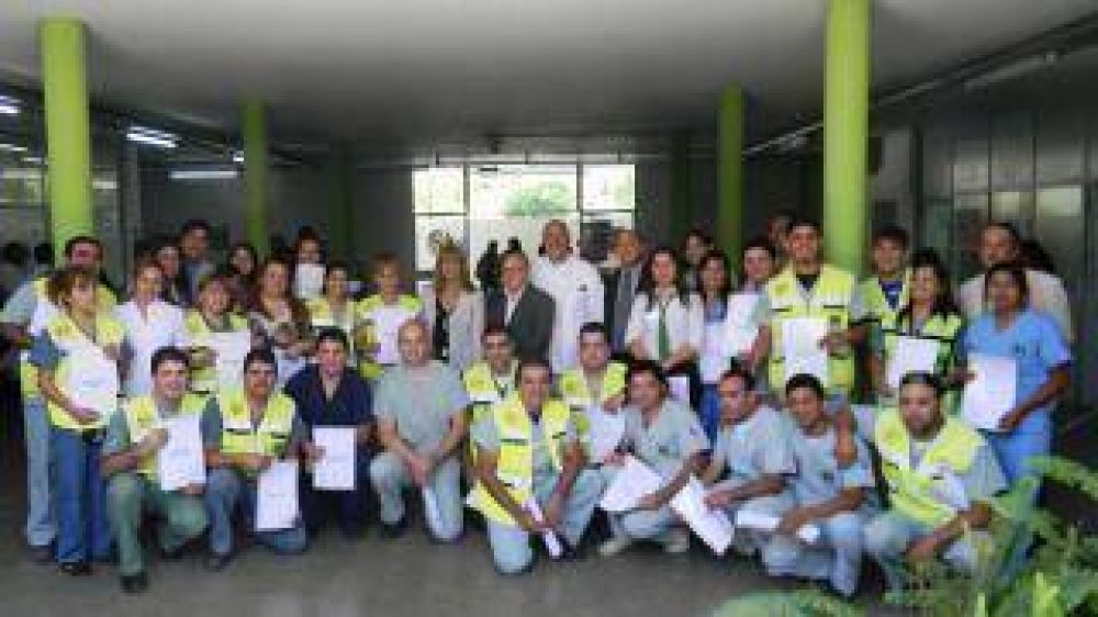Salud entreg� 33 decretos de Empleo P�blico a personal del SAME