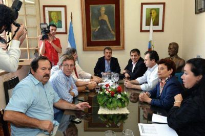 Urribarri ratific� su precandidatura a presidente y la simultaneidad de los comicios
