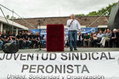 Moyano anuncia otro paro mientras la CGT apoya el modelo y evita cr�ticas p�blicas