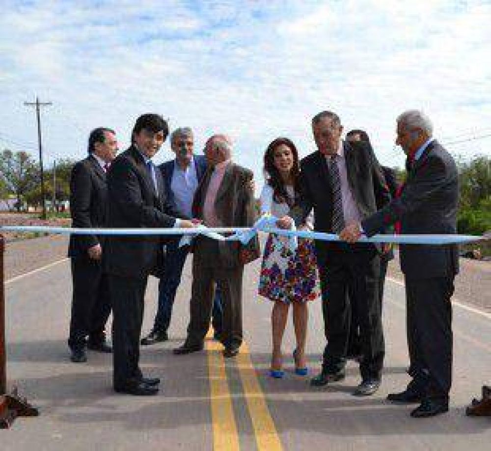La Gobernadora inaugur� importantes obras e hizo anuncios