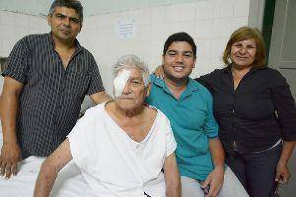 Exitoso implante de c�rneas en el Hospital Oftalmol�gico