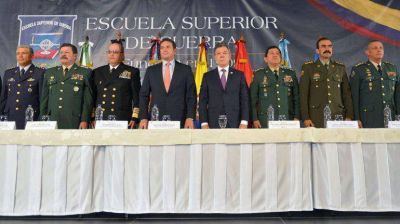 Juan Manuel Santos advirti� que no permitir� ninguna deslealtad a los militares de Colombia