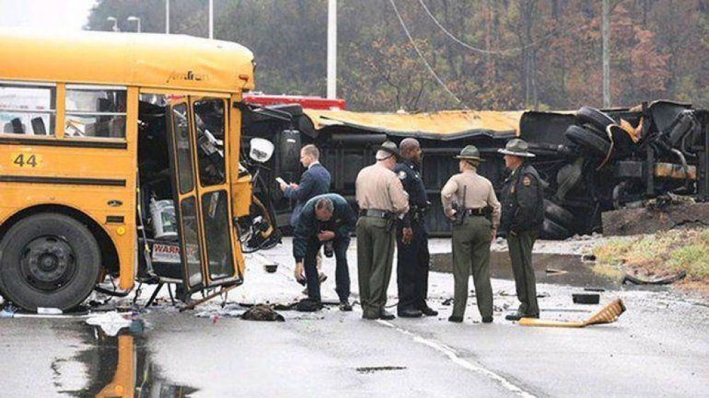 Chocaron dos buses escolares en EEUU: hay 2 ni�os muertos