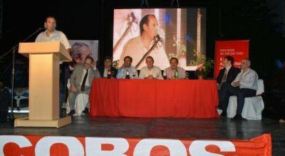 Desde La Plata y junto a Alfons�n, Cobos transmiti� 