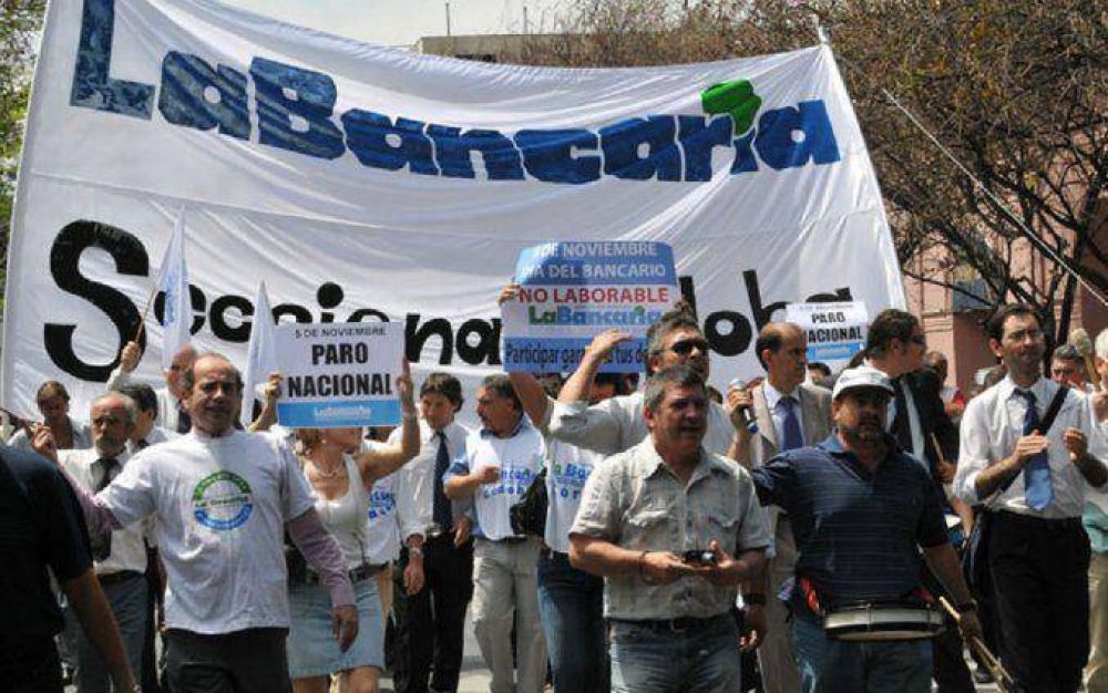 Bancos privados acordaron pagar bono de fin de a�o de $7.500