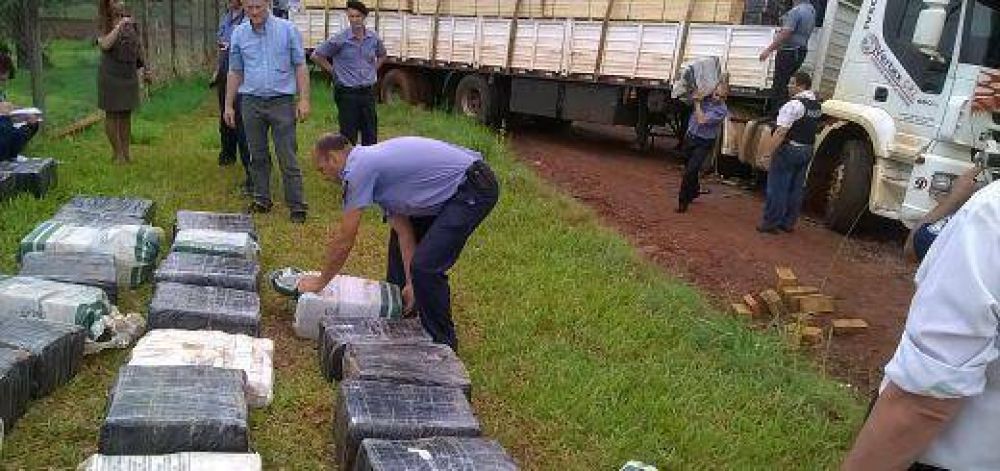 Pes� 3.616 kilos la droga del cami�n empantanado en Alem y liberaron a tres de los cinco detenidos