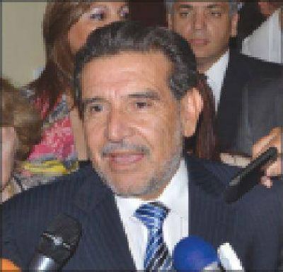 Beder rubric� convenio para dar soluciones h�dricas a 20 a�os