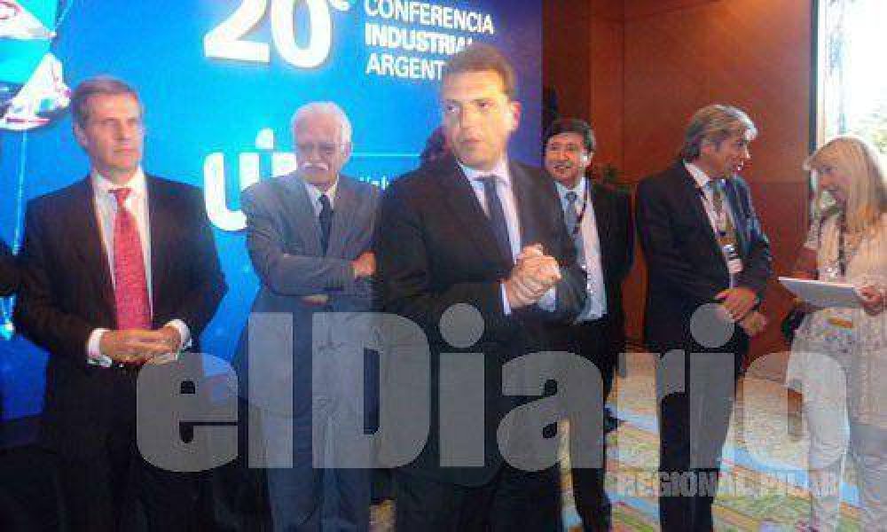 Massa acapar� el inicio de la cumbre de la UIA en Pilar