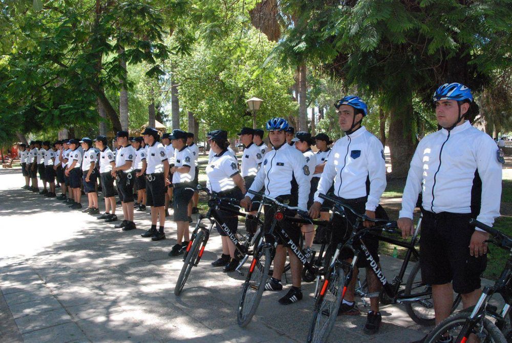 Asignaron uniforme de verano para 300 efectivos de la prevenci�n urbana